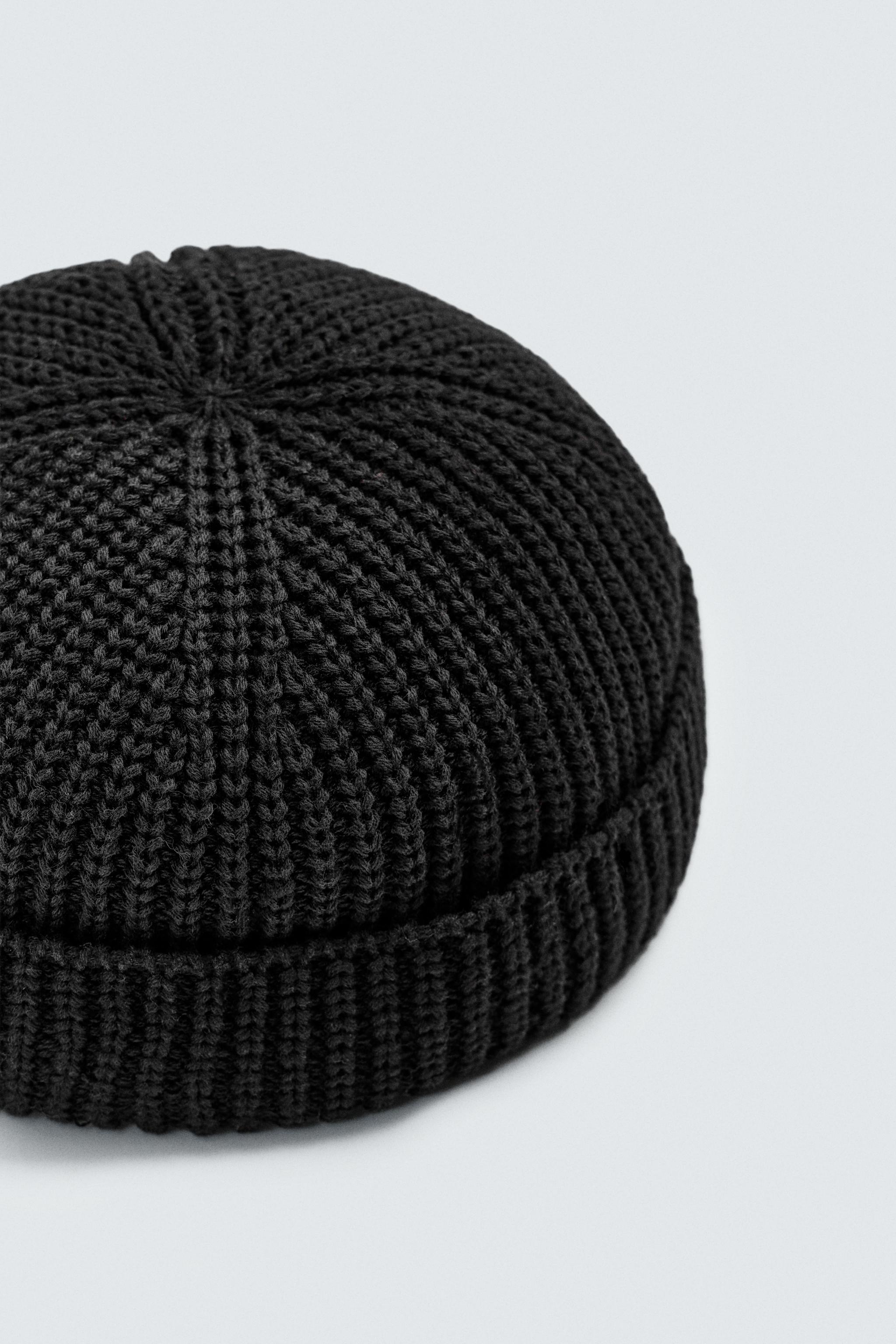 SHORT KNIT HAT
